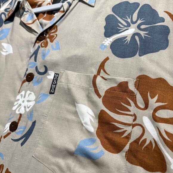 Hawaiian Shirt By Mango Moon Men’s Large Aloha NWT Floral Hibiscus Vacation - Picture 9 of 10